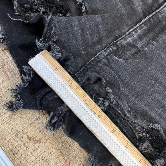 American Eagle Shorts Womens 2 High‎ Rise Shortie Black Distressed Denim - Picture 6 of 10